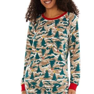 Pajamarama Size Large Christmas Trees Against Camo Background Long Sleeve Top